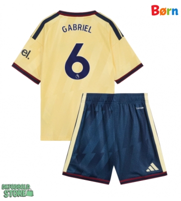 Arsenal Gabriel Magalhaes #6 Replika Babytøj Tredje sæt Børn 2026-27 Kortærmet (+ Korte bukser)